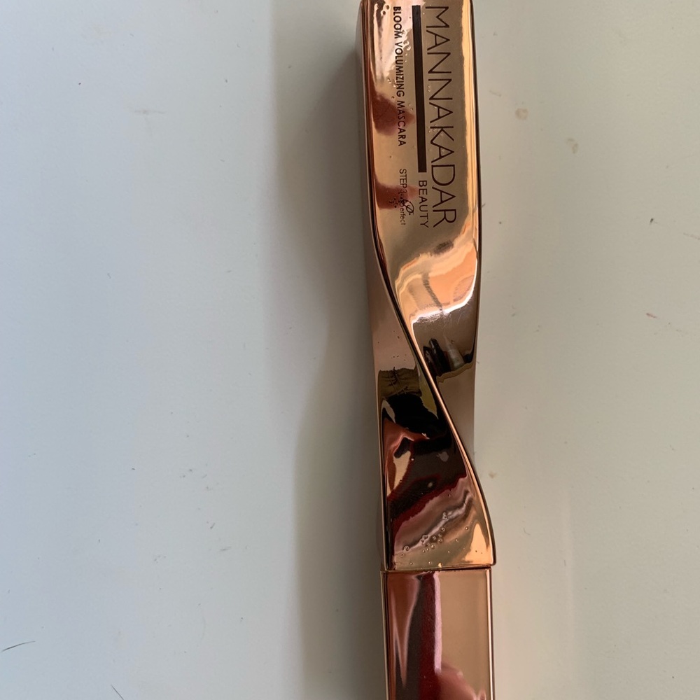 Manna Kadar Bloom Volumizing Mascara